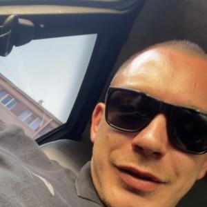 Максим хохлов